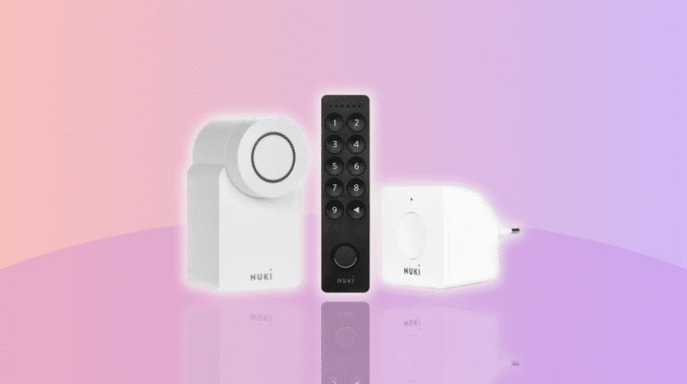 Nuki Smart Lock 4. Generation, Nuki Keypad 2.0 und Nuki Bridge vor lila Hintergrund als Symbolbild für Black-Friday-Bundle für Nuki-Gadgets