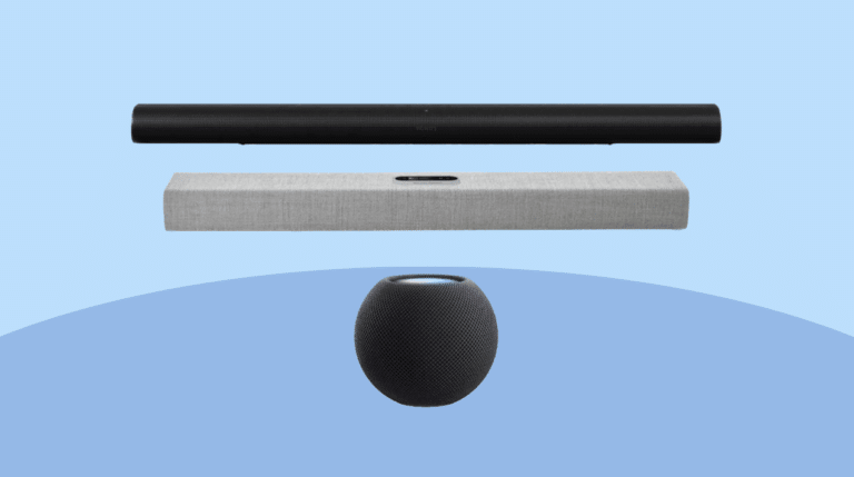 Soundbars und Bluetoothspeaker vor blauem Hintergrund