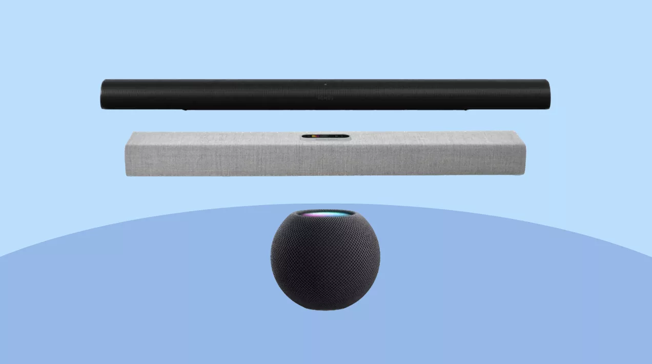 Soundbars und Bluetoothspeaker vor blauem Hintergrund