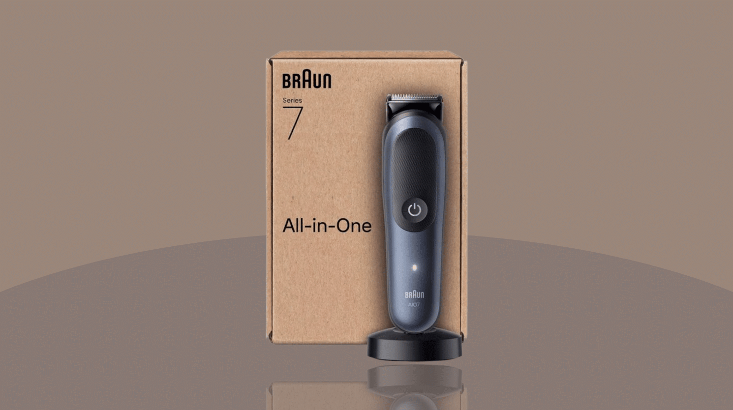Braun All-in-One Series 7 vor braunem Hintergrund