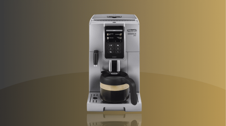 DeLonghi Dinamica Plus im Angebot vor goldenem Hintergrund