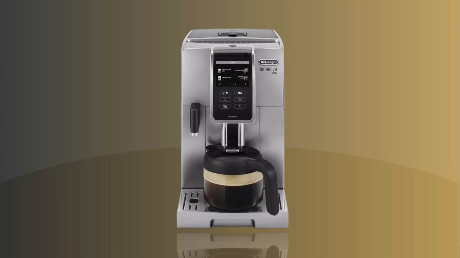 DeLonghi Dinamica Plus im Angebot vor goldenem Hintergrund