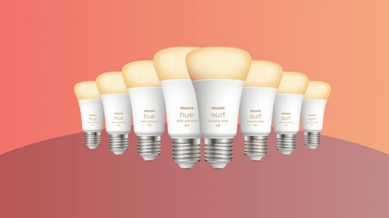 Acht Philips Hue White Ambiance im Sale vor rotem Huntergrund