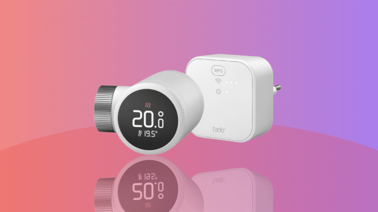 TadoX Starter Kit mit Thermostat und Bridge auf lila Hintergrund