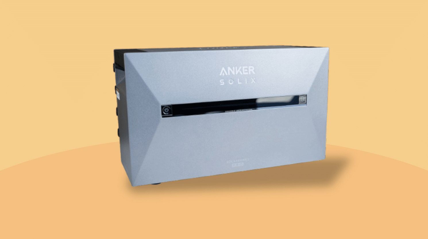 Anker Solarbank 3 Pro vor gelbem Hintergrund