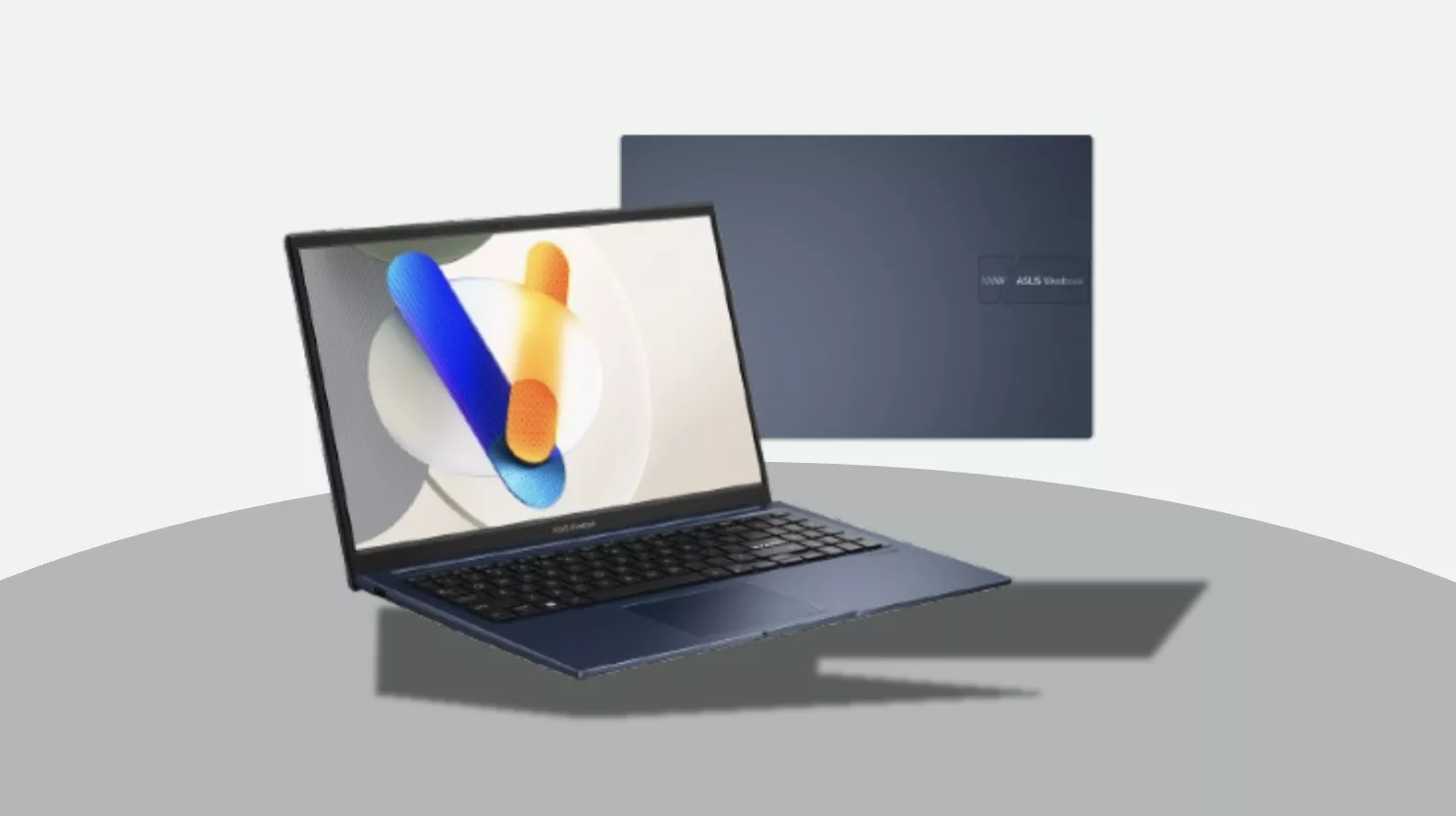 Asus Vivobook 15 vor grauem Hintergrund