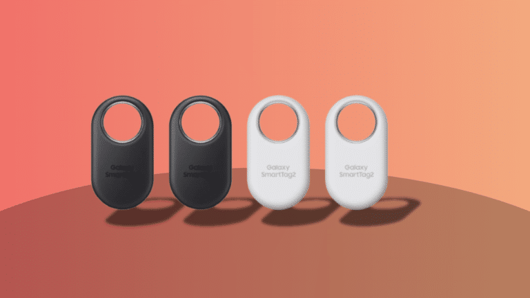Samsung SmartTags2 vor orangem Hintergrund