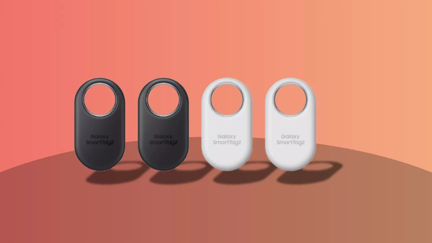 Samsung SmartTags2 vor orangem Hintergrund