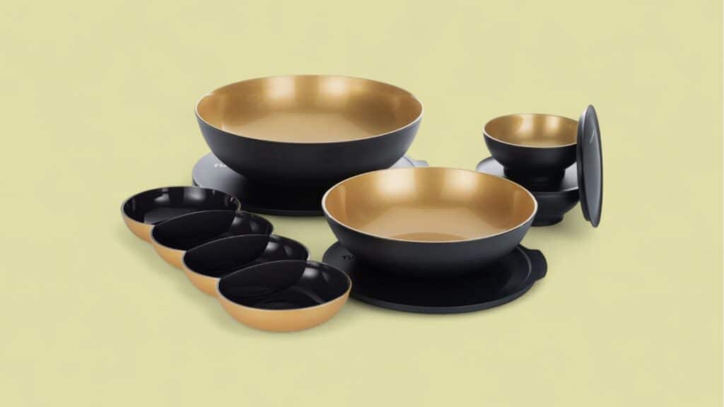 Tupperware im Angebot vor beigem Hintergrund
