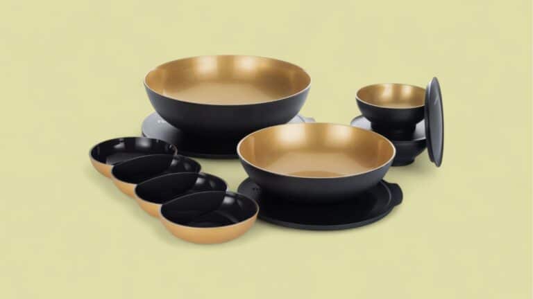 Tupperware im Angebot vor beigem Hintergrund