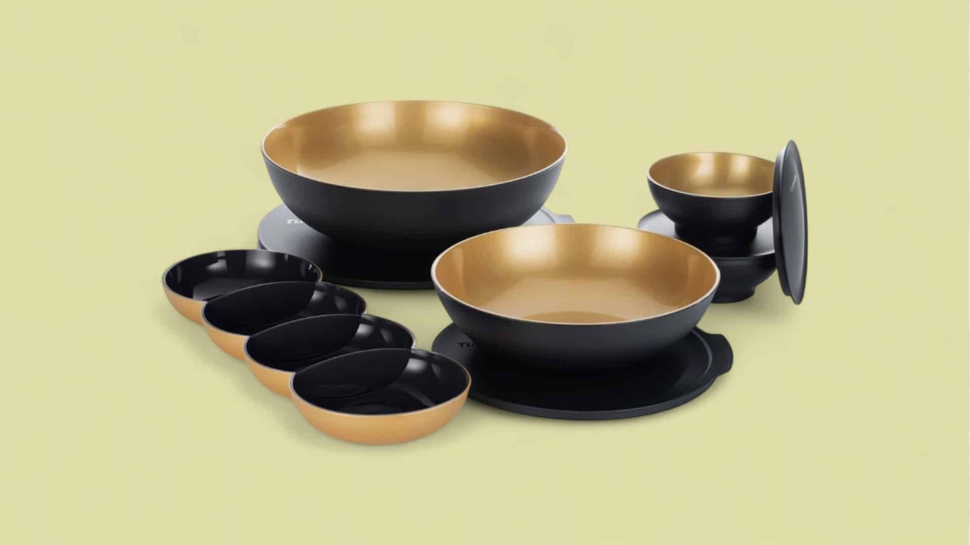Tupperware im Angebot vor beigem Hintergrund