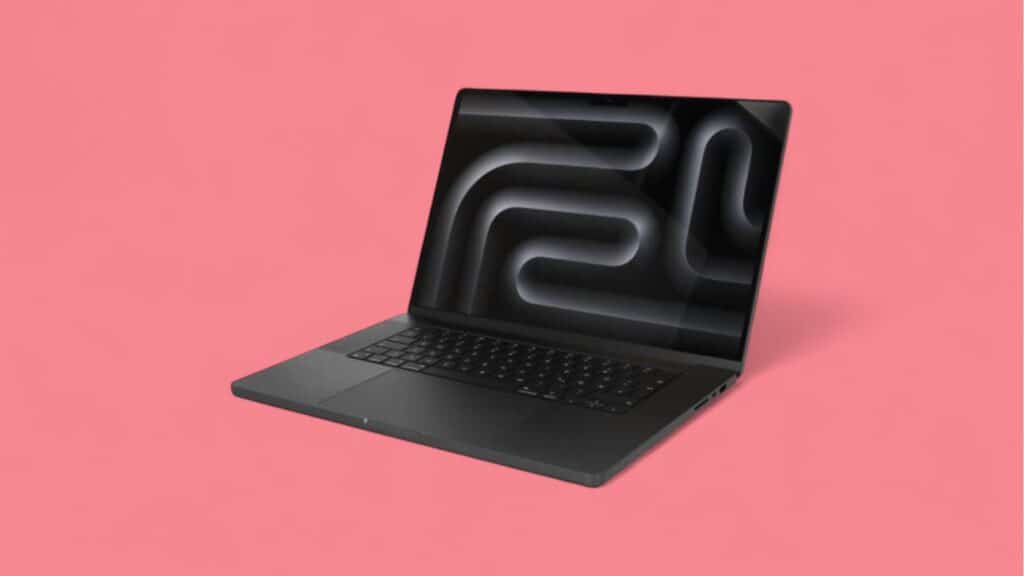 MacBook Pro von 2023 vor rosa Hintergrund
