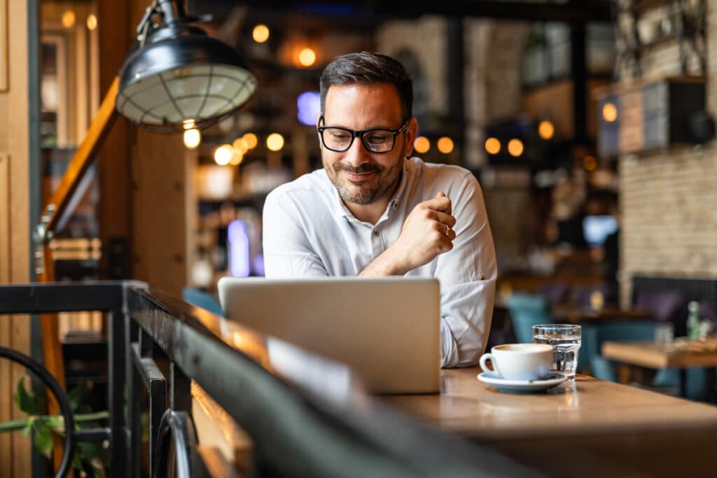 Die American Express Business Platinum gibt es jetzt mit einem hohen Willkommensbonus für Neukunden. (@iStock)