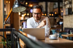 Die American Express Business Platinum gibt es jetzt mit einem hohen Willkommensbonus für Neukunden. (@iStock)
