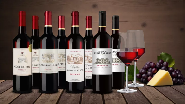 Acht Flaschen Rotwein mit Gläsern bei Hawesko im Angebot