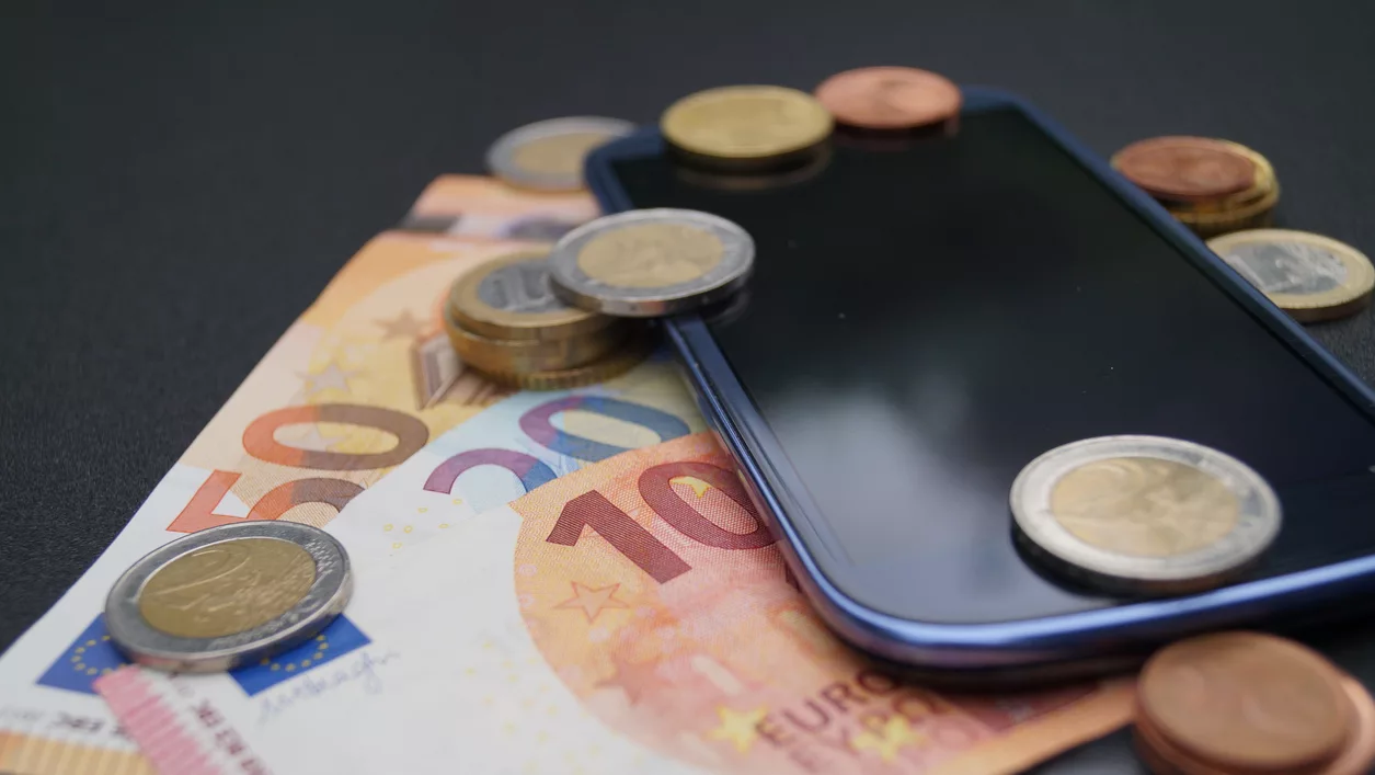 Handy mit Bargeld