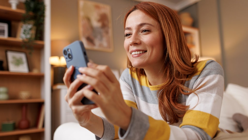Frau mit Smartphone