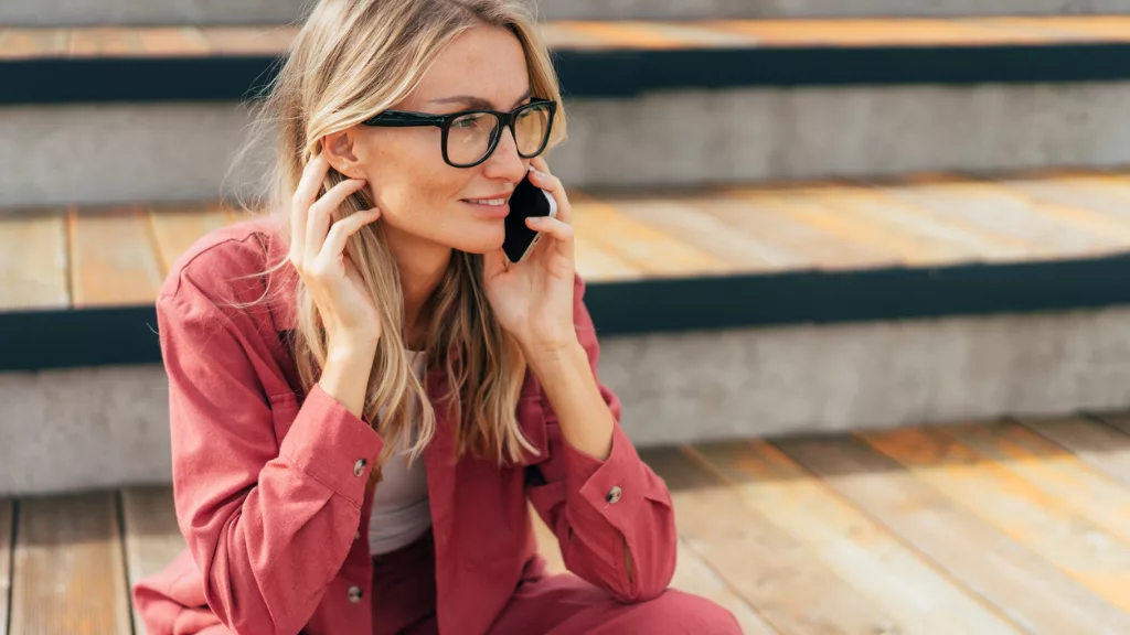 Frau mit Smartphone