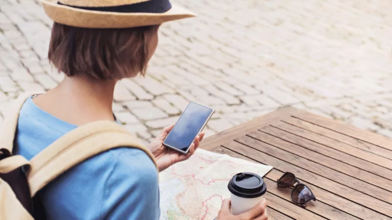 Frau mit Smartphone