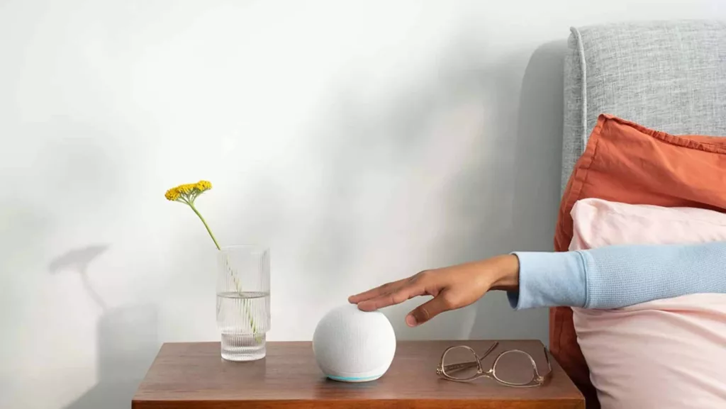Amazon Echo Dot (5. Gen.) - mit Alexa+ Moodbild