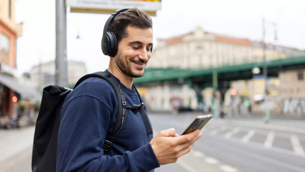 Mann mit Smartphone