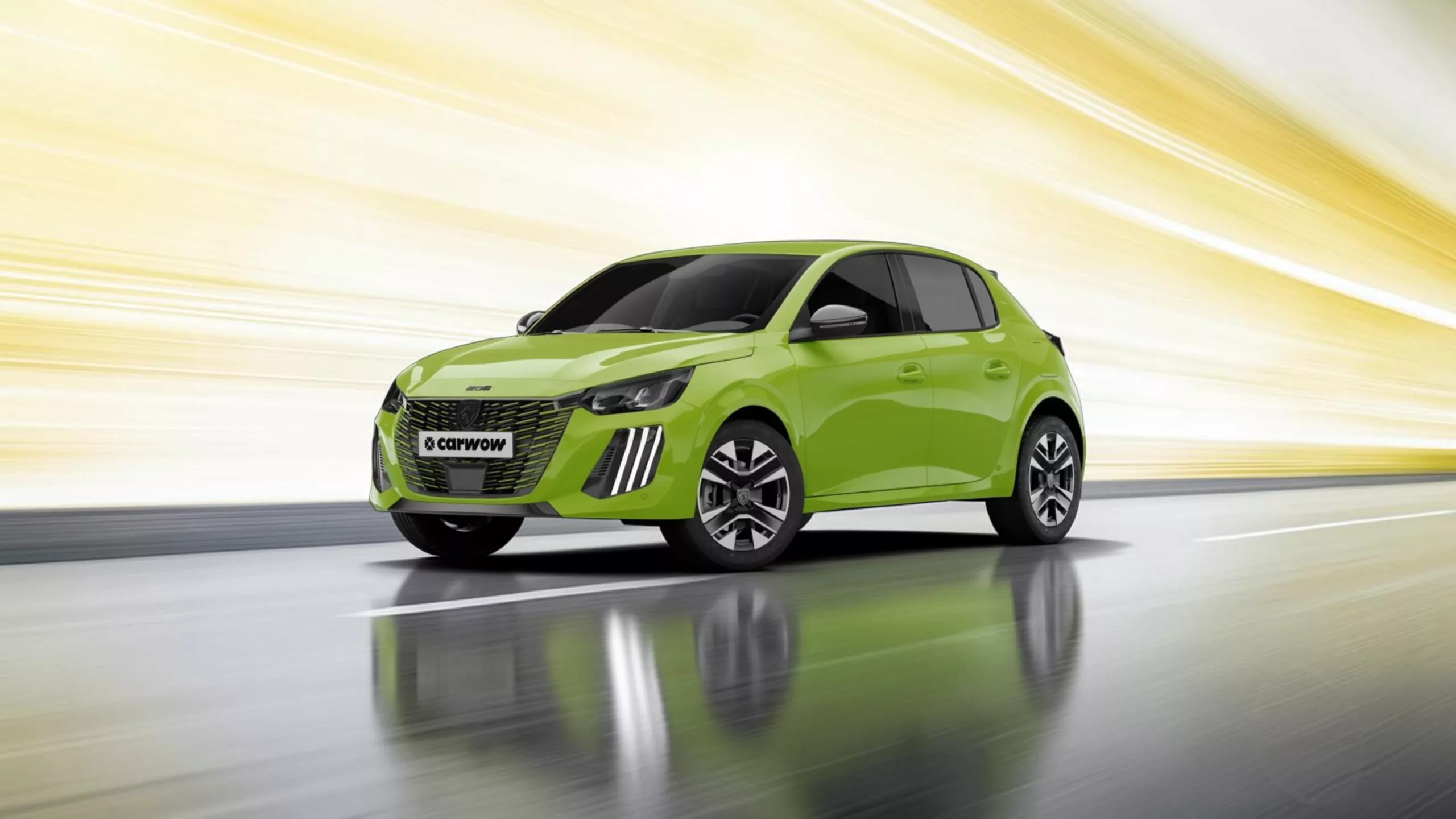 Grüner Peugeot Kleinwagen schräg von der Seite nach links fahrend auf grauer, spiegelnder Fläche mit gelbem Hintergrund.