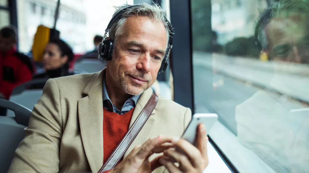Mann mit Smartphone
