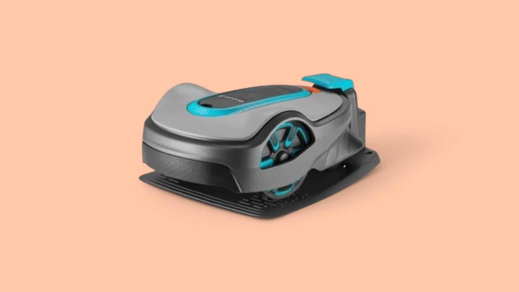 Gardena Sileno Mähroboter vor pfirsichfarbenem Hintergrund
