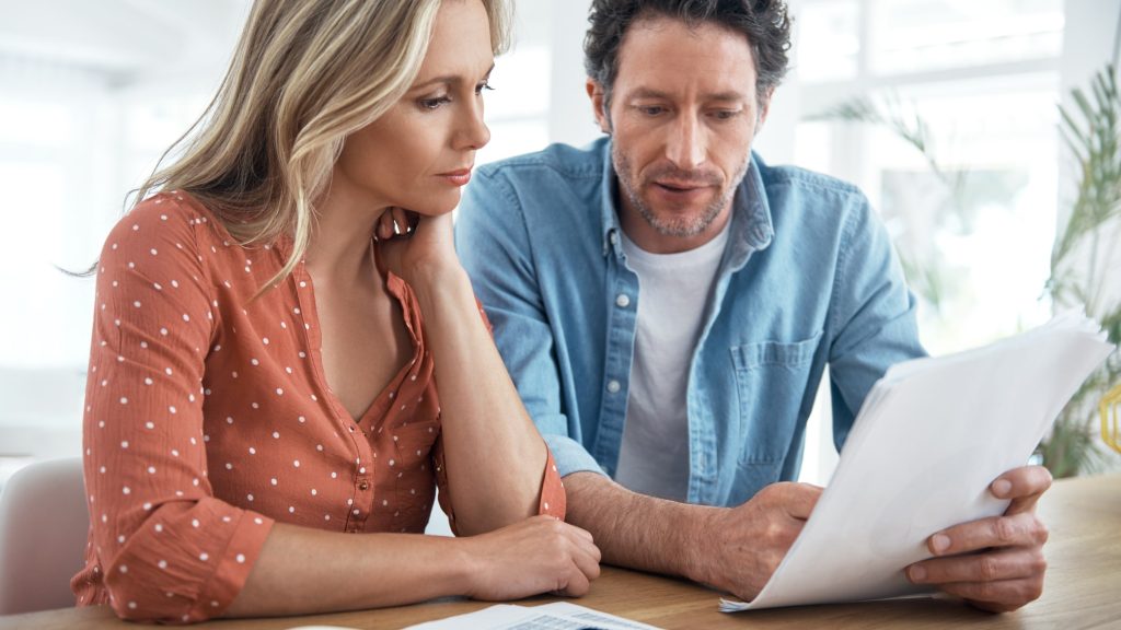 Der Versicherungscheck zum Jahreswechsel ist sinnvoll, um Versicherungslücken zu identifizieren und Ausgaben zu optimieren. (@iStock/shapecharge)