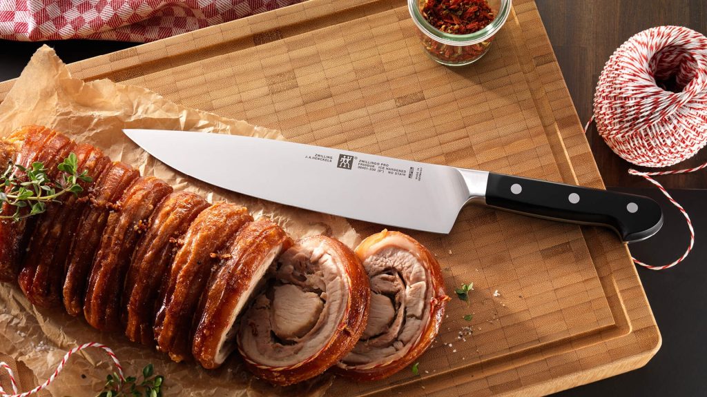 Zweiteiliges Gourmet-Messer-Set mit einem Schneidebrett aus Bambus